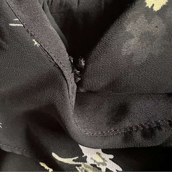 Hollister Floral Black Crisscross Spaghetti Ruffle Top Size S - Picture 8 of 10